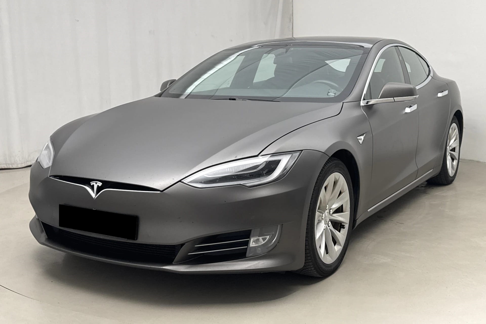 Tesla S Long Range 2019, 275 570 km, 669 900 Kč 