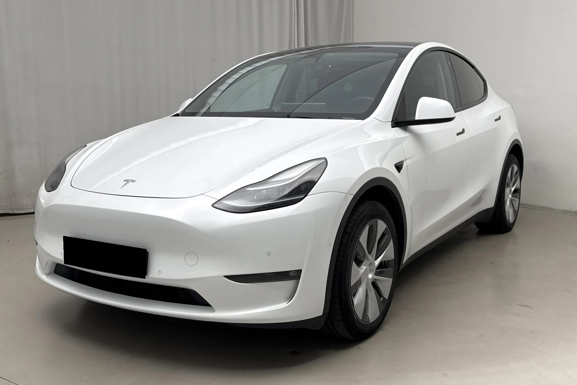 Tesla Y LR 2022, 178 550 km, 727 900 Kč