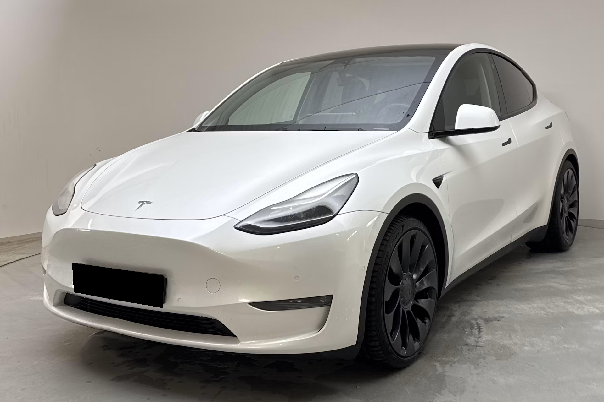 Tesla Y Performance 2022, 185 220 km, 729 900 Kč